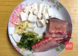 清淡养生鲫鱼豆腐汤的做法图解2