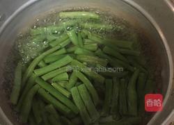 酱香豆角烧茄子的做法图解1