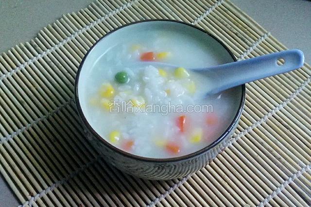 煮好后放盐搅拌盛出来即可。