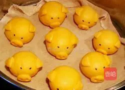 Illustration of how to make Lucky Golden Pig Steamed Buns 12