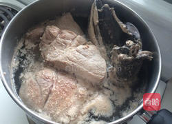 乌鸡淮山牛蒡汤的做法图解1