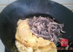 蘑菇炒鸡蛋的做法图解5