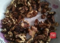 琥珀核桃仁的做法图解1