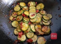 风味小炒黄瓜片的做法图解9