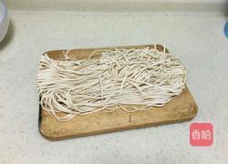 韭香西红柿鸡蛋打卤面的做法图解1