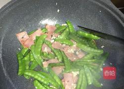 蒜蓉培根荷兰豆的做法图解5