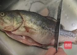 清蒸鲈鱼家常菜的做法图解1