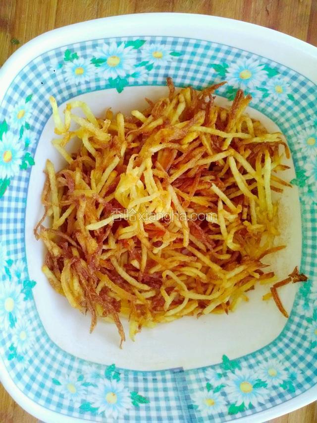 掏出放入少许盐轻轻搅拌