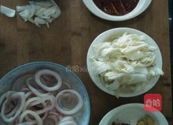 辣酱炒鱿鱼圈的做法图解1