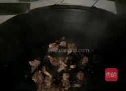 黑木耳炖土鸡的做法图解2