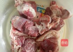 养生猪肘汤的做法图解1