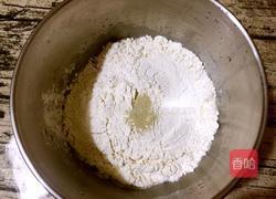 黑豆芝麻花生面包的做法图解2