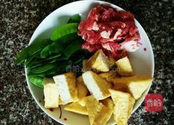 三角豆腐炒肉的做法图解1