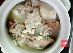 胡萝卜葛根骨头汤的做法图解2