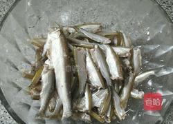 煎野生河鱼的做法图解2