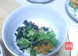 Illustration of how to make shrimp wontons 6