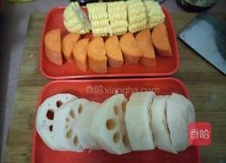 莲藕玉米龙骨汤的做法图解2