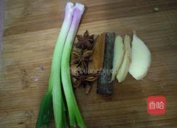 莲藕玉米龙骨汤的做法图解3