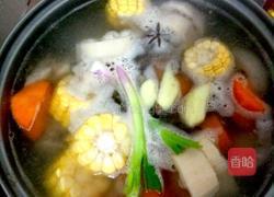 莲藕玉米龙骨汤的做法图解4