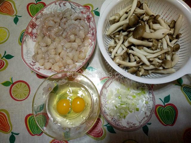四味主要原材料准备好，大葱切葱花