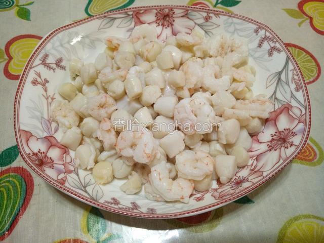 刚刚煮开锅立马关火倒出来沥干水分备用