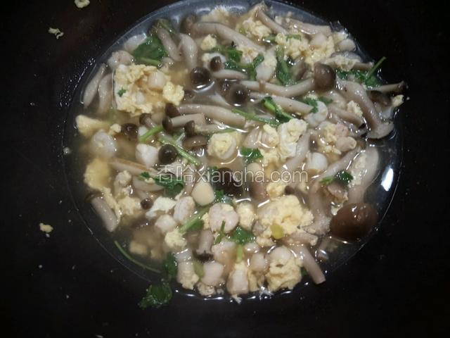 用勺子轻轻推均匀即可