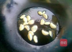 蒜香孜然猪粒的做法图解3