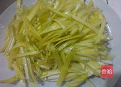 韭黄木耳炒蛋的做法图解2