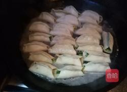 三鲜锅贴的做法图解11