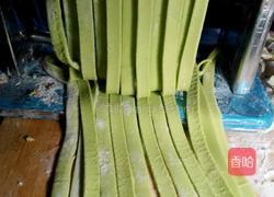 菠菜宽面条的做法图解7