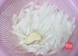 瘦肉萝卜汤的做法图解2