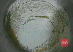 芒果蛋糕卷的做法图解3
