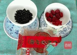 红糖黑豆甜汤的做法图解1