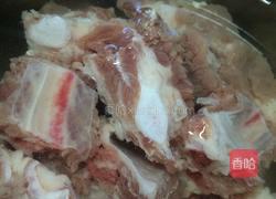 菌菇排骨汤的做法图解1