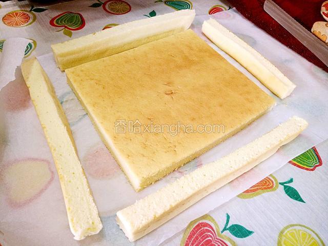 用切蛋糕专用刀切掉四条边，得到一个长方形