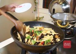 腐竹木耳炒肉的做法图解10