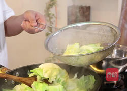 锅炝圆白菜的做法图解3