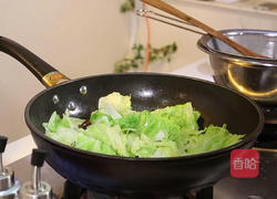 锅炝圆白菜的做法图解5