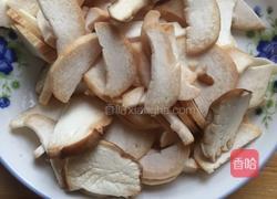 杏鲍菇炒腊肠的做法图解2