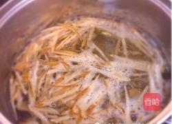牛蒡胡萝卜丝炒肉丁的做法图解1