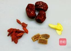 高丽参炖鸡汤的做法图解1