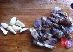 西芹胡萝卜炒腊肠的做法图解2
