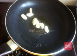 西芹胡萝卜炒腊肠的做法图解3