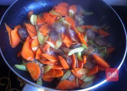 西芹胡萝卜炒腊肠的做法图解6