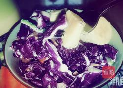 紫甘蓝沙拉的做法图解2