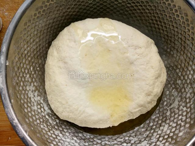 加入两勺植物油