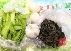 木耳荷兰豆炒鸡蛋的做法图解1