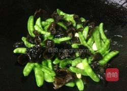 木耳荷兰豆炒鸡蛋的做法图解8