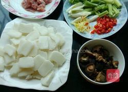 芹菜香菇年糕的做法图解2