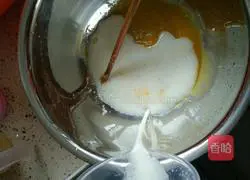 Illustration of how to make 6-inch chiffon cake 3